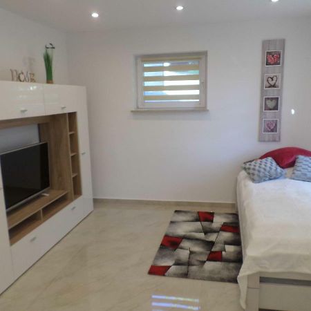 1 Zi. Apartment Naehe Flughafen/Messe Stuttgart 24H Waldenbuch Luaran gambar
