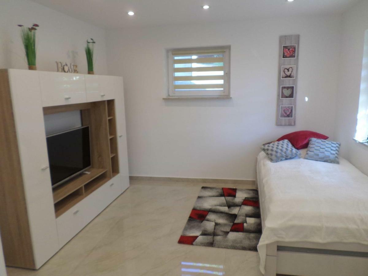 1 Zi. Apartment Naehe Flughafen/Messe Stuttgart 24H Waldenbuch Luaran gambar