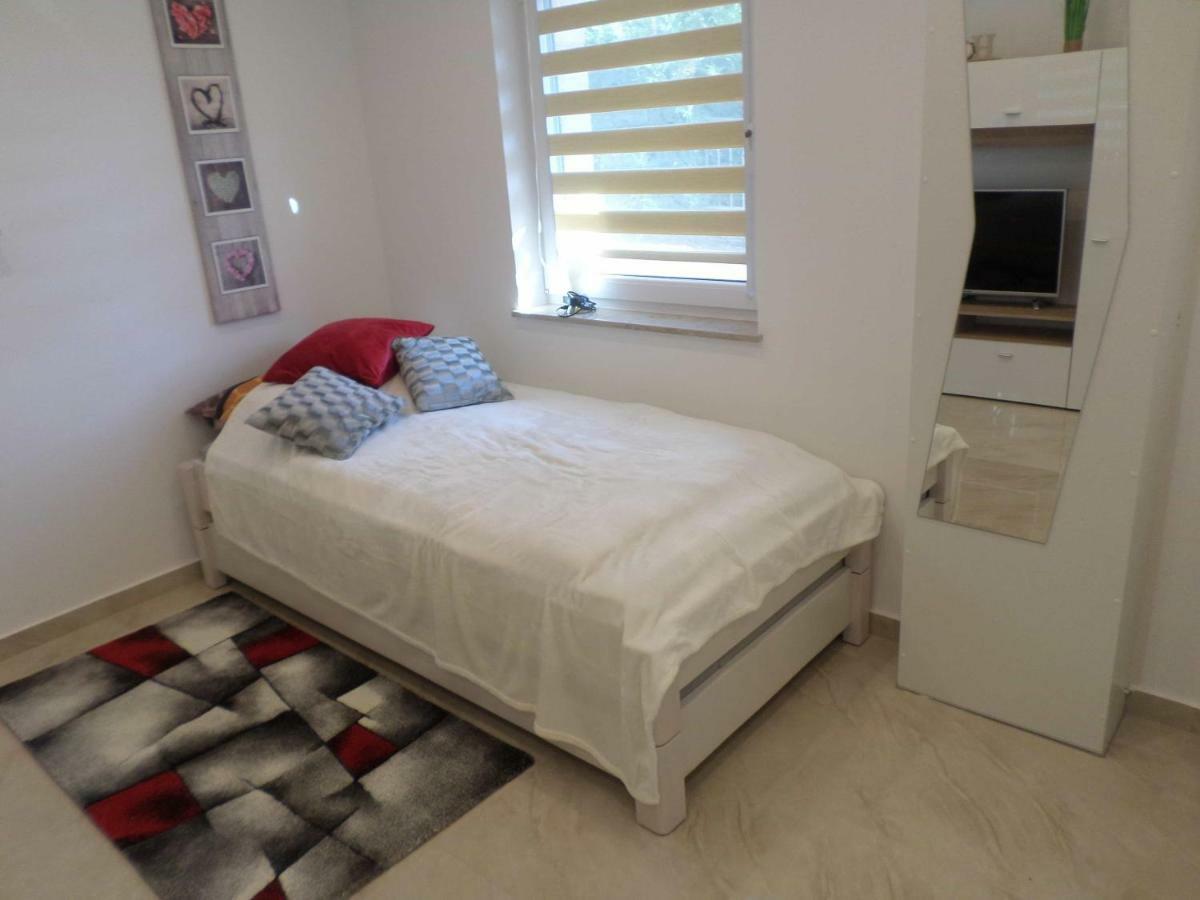 1 Zi. Apartment Naehe Flughafen/Messe Stuttgart 24H Waldenbuch Luaran gambar