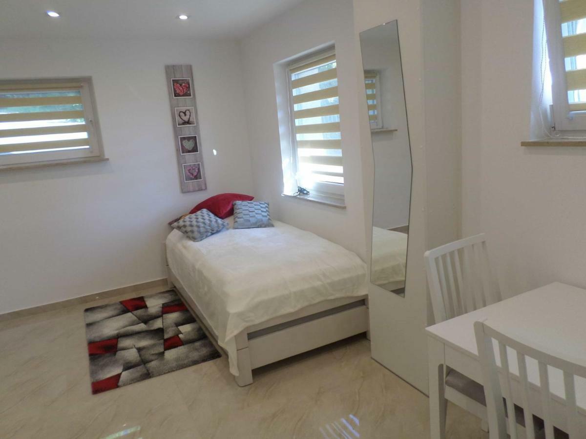 1 Zi. Apartment Naehe Flughafen/Messe Stuttgart 24H Waldenbuch Luaran gambar